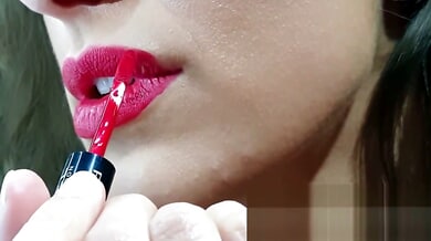 Skinny wife applies red lipstick before deepthroating husband for facial