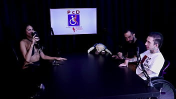 Morena gostosa fica pelada, mostrando os peitos e a buceta depois de contar que a tia que ficava solicitando dicas - Bia Hot (Preliminares Podcast) (WATCH ON: SHEER/RED)