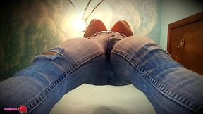 adalynnx - wetting my designer jeans twice