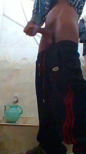 Must-see moment from &quot;Pakistani boy in bathroom&quot;