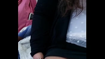 Beruka bien cachonda va al parque bien enchufada con su juguete sexual en su enorme panocha