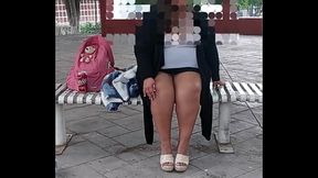 Beruka bien cachonda va al parque bien enchufada con su juguete sexual en su enorme panocha