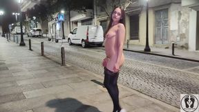 RISKY PUBLIC WALKING NAKED IN ALL MY BUILDING PEE OUTSIDE