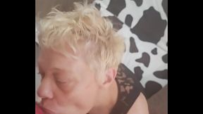 Une bonne pipe baveuse avec facial