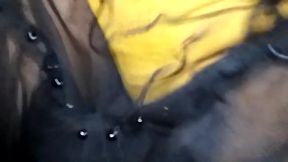 The Yellowish-yellowish Is the Black Black Black Gow and Puts the Tea