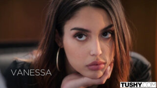 Oliver Flynn scopa la piccola bruna Vanessa Sky e le fa una bella sborrata dentro