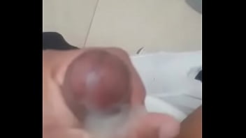 Lechita caliente recien salida,quiero una vagina para mi leche