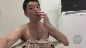 Smashing and eating my way a chocolate cake