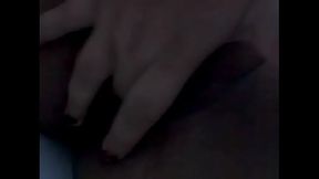Peituda gostosa se masturbando