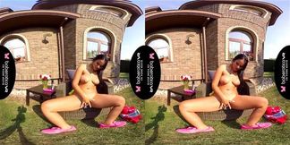 Solo brunette, Jenifer Mendez is masturbating, in VR