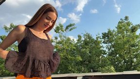 Leons TV - no bra clip