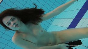 ”Red swimsuit babe Katy with unshaved snatch underwater”