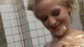 Brunette hottie loves smearing food all over a busty fair-haired babe