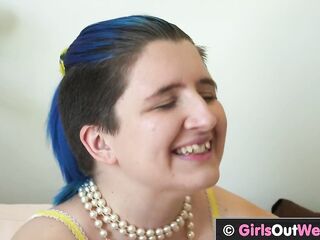 Curly lesbo orgasms during muff diving and anal fingering