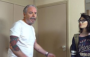 Motel owner fucks young teenager pussy renting the room