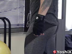 Yoshi Kawasaki works out while having a butt plug in his tight asshole