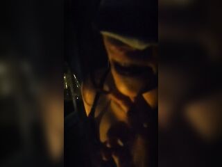 Vampira sabrosa succiona leche