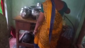 Desi husband who squeezes his wife&#039;s breasts while she cooks