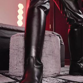 LEATHER WORSHIP SESSION