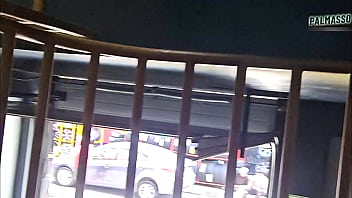 Saliendo de clases, fui a comprar en la bodega, pero un extra&ntilde_o me propuso coger a cambio de pagarme la mensualidad de la universidad.