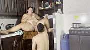 chica de culo grande follando con el plomero