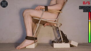 Una penetración anal intensa hace que los españoles se emocionen y exploten en orgasmos lechosos.