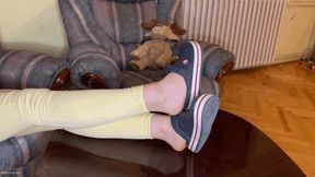 SMALL FEET SHOEPLAY IN CROCS - MP4 HD