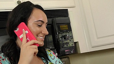 Too Hot To Resist For Her Stepfather