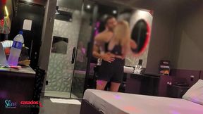 sai com um jogador de futebol de um time do interior de sp