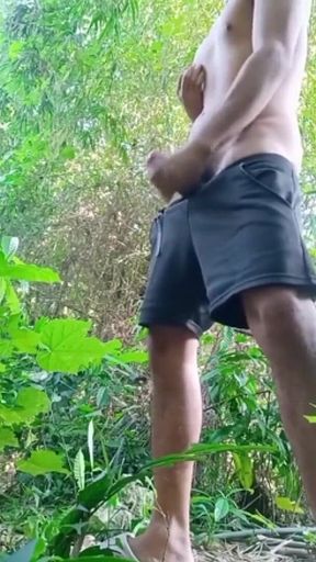 Mentruasi Di Kebun Tetangga