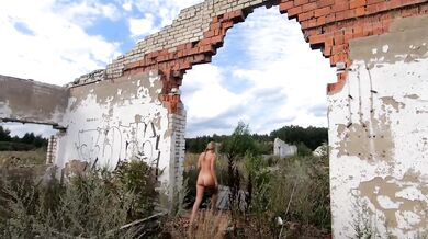 Blonde Exhibitionist Walks Naked Outside Leaving Gaping Ass And Choked Footsteps