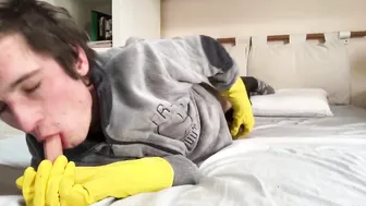 Solo Twink Jerks Off in Leather Trousers and Mittens