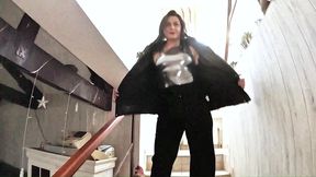 milfycalla – shiny downjacket, jeans & leotard stairway sex (uncut cum on clothes)
