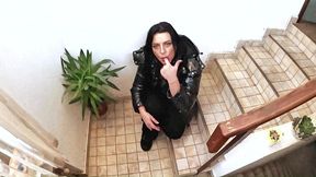 milfycalla – shiny downjacket, jeans & leotard stairway sex (uncut cum on clothes)