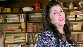 Glowing Housewife - Natalie Fiore