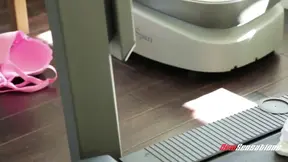 Juicy Melina Mason stuffs her muffins with a big toy