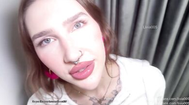 Housewife sucks husband's cock and swallows it while cleaning