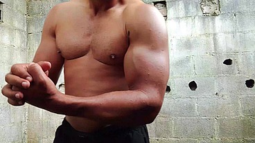 YURI GAÚCHO - BRAZILIAN MUSCLE MAN ANACONDA BIG CUMLOAD