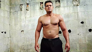 YURI GAÚCHO - BRAZILIAN MUSCLE MAN ANACONDA BIG CUMLOAD