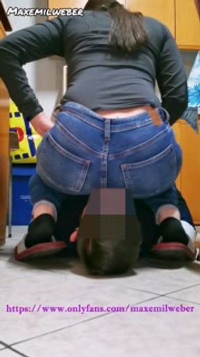 Girl face farting In Jeans