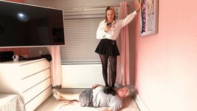 Smart Girl Trample (4K)