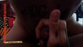 Linda travesty dotada fazendo uma sacanagem com vizinho safadinho