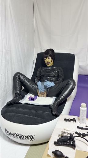 A perverted rubber doll who feels pleasure through anal and masturbation
