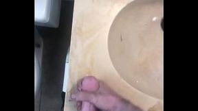 One jerki boi&rsquo_s fat cumshot