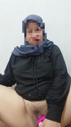 Beautiful Stepsister Wearing a Hijab