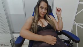 Horny Stepdaughter Records Herself Masturbating Sensually in Her Stepfather's Office - Porn in Spanish