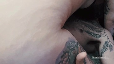 morena tatuada da bunda grande chupa gostoso e pede gozada na bunda - Mila Spook e Mario Aquele Official