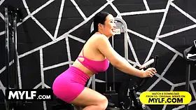 It\u2019s hard not to gawp when the bodacious suki sin works out in the public gym - milfbody