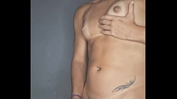Travesti de peitinho toda natural
