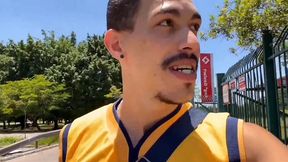 o moleque encheu meu cu de gozo e foi embora. adoro ser usado no parque publico